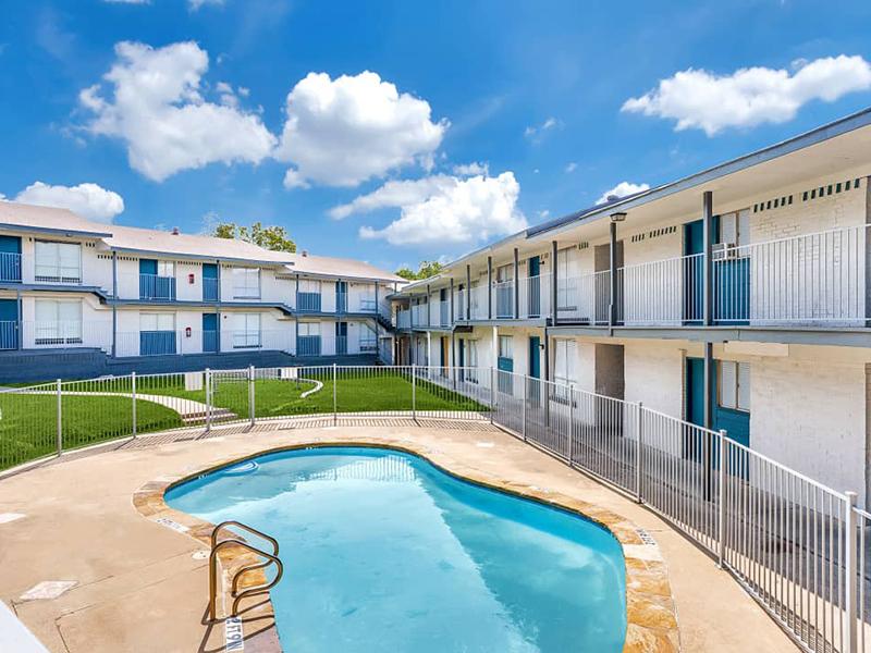 Swimming Pool | Luna Blanca Apartments in Dallas, TX