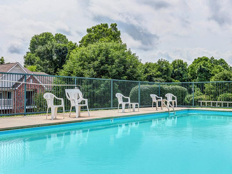 Swimming Pool | Meadow Creek Apartments in Goodlettsville, TN