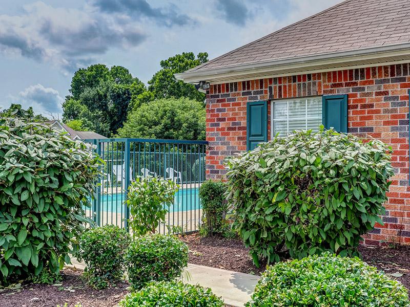 Beautiful Landscaping | Meadow Creek Apartments in Goodlettsville, TN