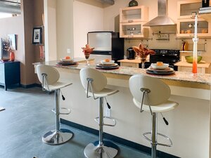 Kitchen Bar | The Metropolitan Loft | Downtown Jacksonville Apartments