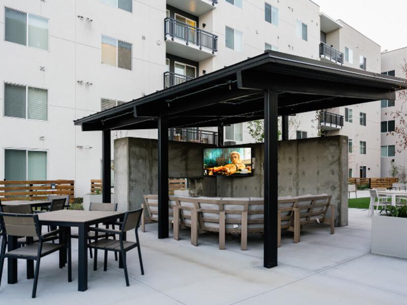 Outdoor Seating | Milagro Apartments