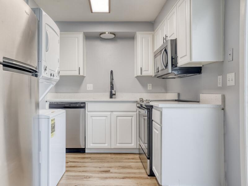 Fully Equipped Kitchen | Sugar Pine Townhomes