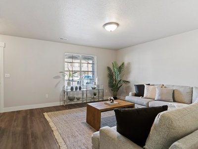 Front Room | Oakwood Townhomes