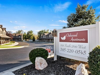 Monument Sign | Oakwood Townhomes