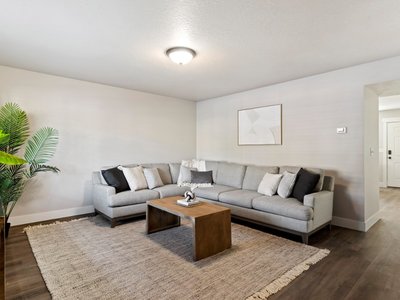 Living Room | Oakwood Townhomes
