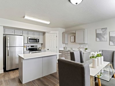 Living Room & Kitchen | Oakwood Townhomes