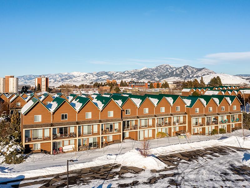 Front of Apartments | Peaks at Ellis View