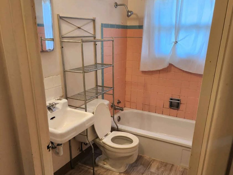 Bathroom | Phoenix on 10th