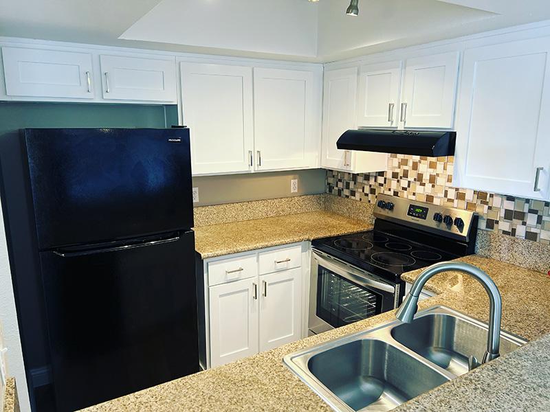 Fully Equipped Kitchen | Reserve at Andover by Bromley Living