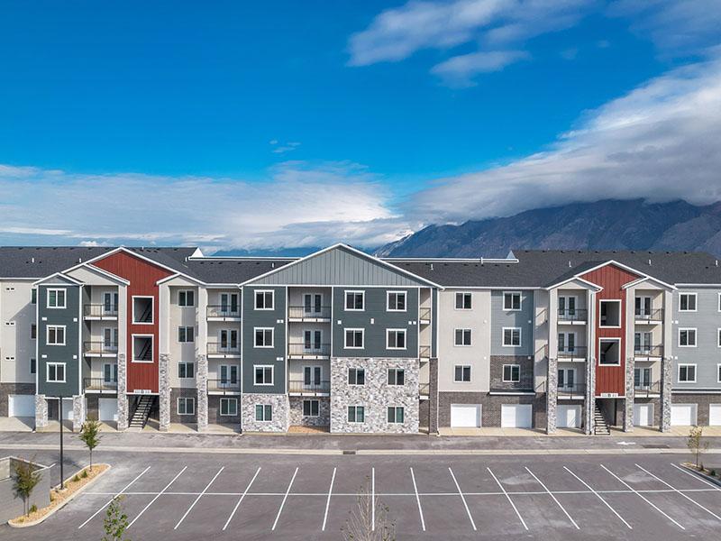Building and Parking Lot | Ridgeline Apartments
