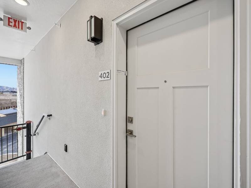 Apartment Entry | River Meadows