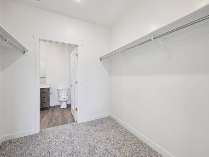 Walk In Closet | River Meadows