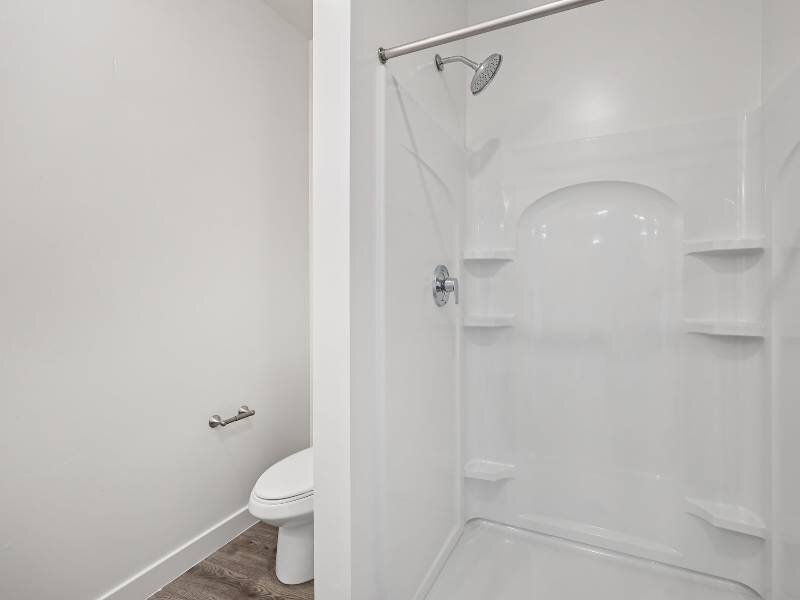 Stand Alone Shower | River Meadows Apartments
