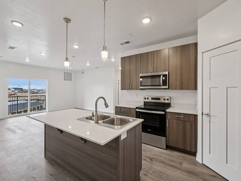 Spacious Interior Designs | River Meadows Apartments