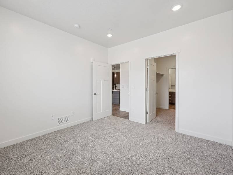 Large Rooms | River Meadows