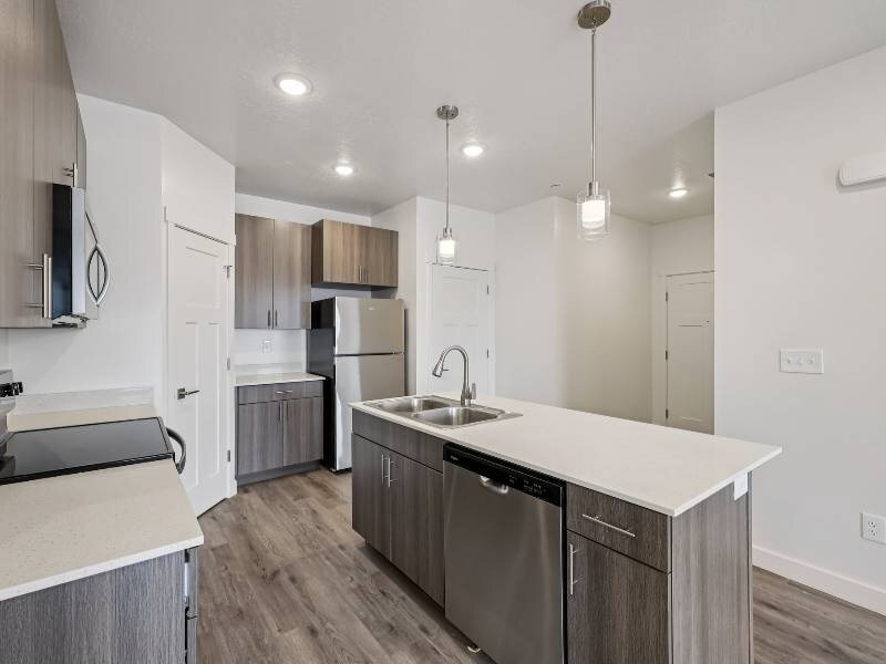 Kitchen Island | River Meadows Apartments