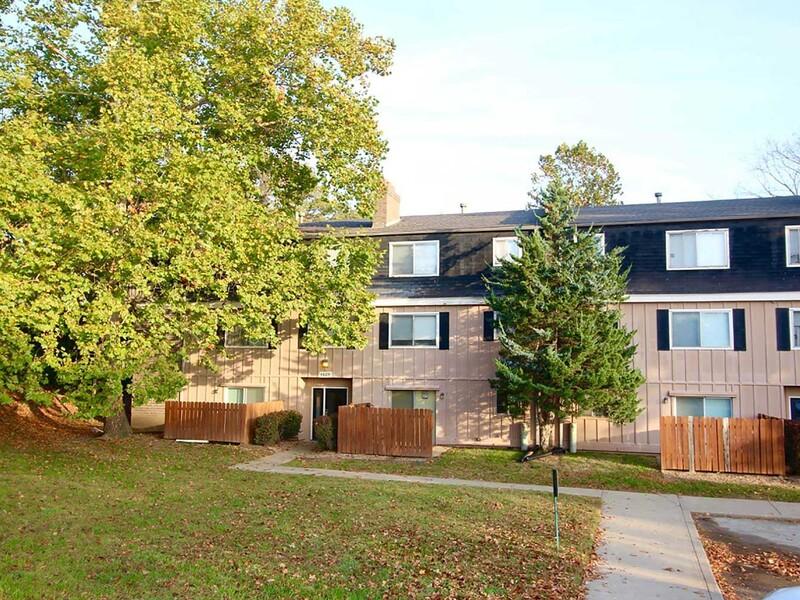 Apartment Building | Riverside Heights Apartments in Riverside, MO