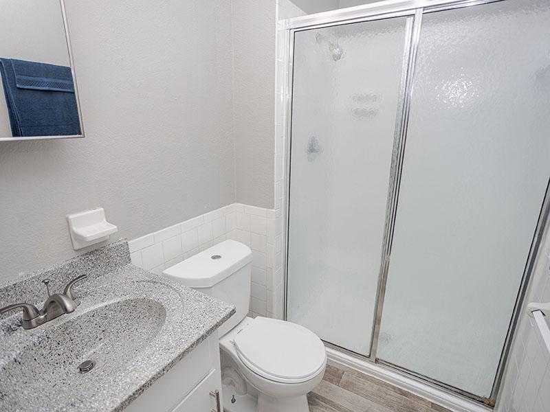 Bathroom with Shower | Riverside Heights Apartments in Riverside, MO