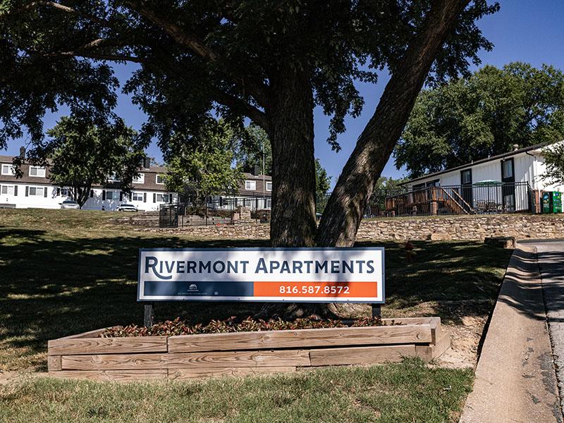 Apartment Sign | Riverside Heights Apartments in Riverside, MO