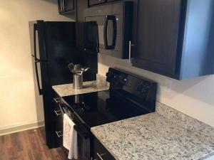 San Antonio Station | Renovated Kitchen | Apartments Near San Antonio