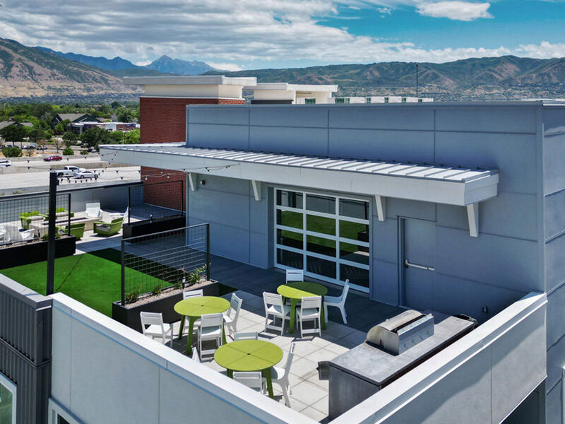 Rooftop Seating | Skyline Peaks Apartments