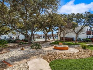 Sky Vue | Beautiful Back Yard | Apartment San Antonio