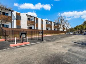 Sky Vue | Apartment Exterior | Apartments San Antonio