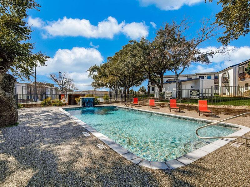 Sky Vue | Pool Overview | Apartments San Antonio