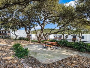 Sky Vue | Beautiful Landscaping | Apartment San Antonio