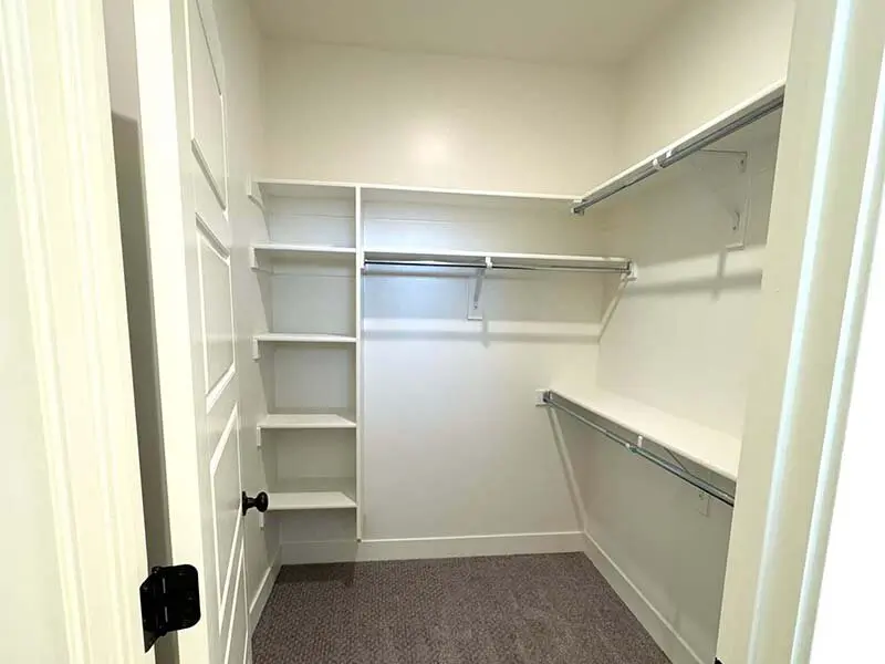 Walk In Closets | Slatewood Townhomes