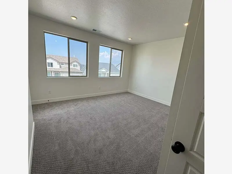 Large Bedrooms with Abundant Natural Lighting | Slatewood Townhomes