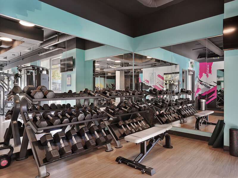 Weightlifting Equipment | Slopeside Village