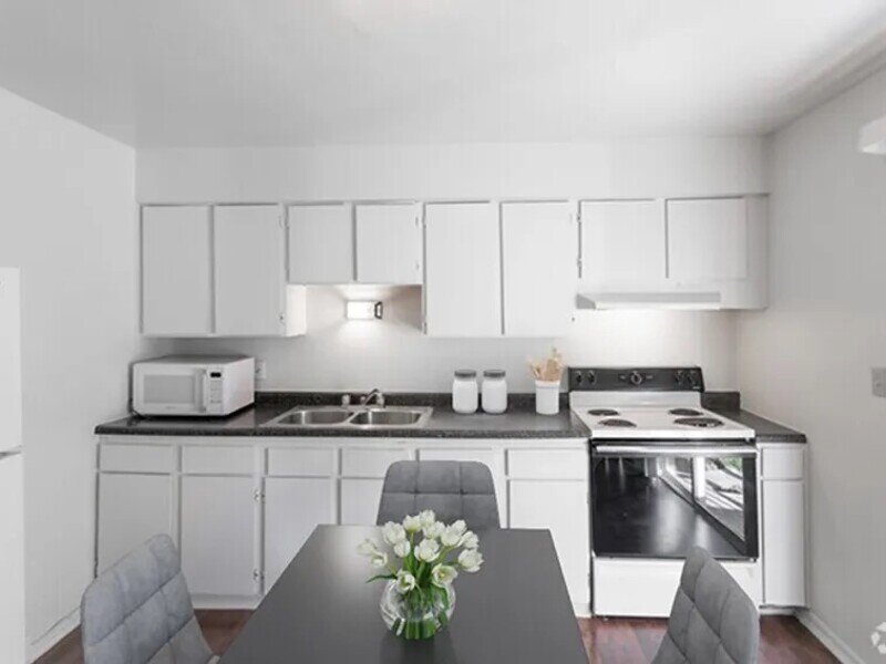Kitchen | One Somerset Apartments