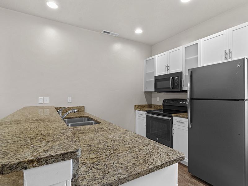 Fully Equipped Kitchen | South Ridge Townhomes in South Jordan, UT