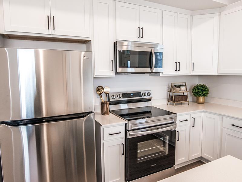 Stainless Steel Appliances | Station Parkway Townhomes