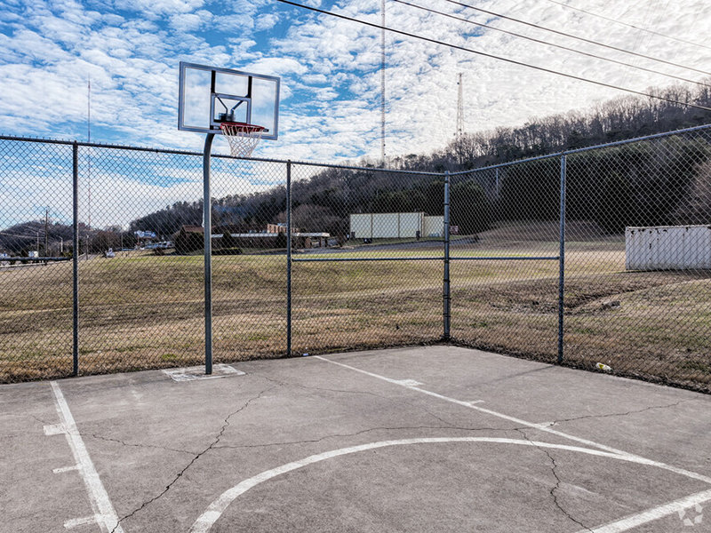 Basketball Court | Summercrest Apartments