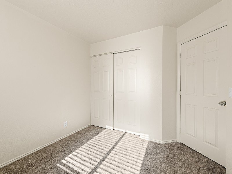 Carpeted Bedroom | Sunridge Apartments