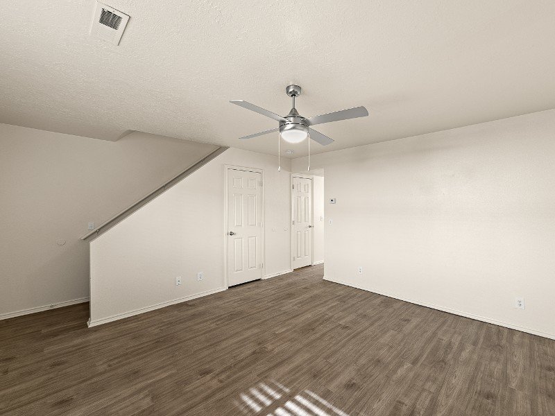 Front Room with Ceiling Fan | Sunridge Apartments