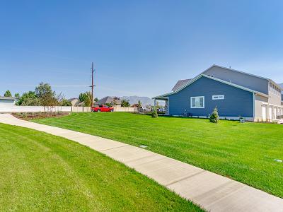 Beautiful Lawns | The Park Townhomes in Layton, UT