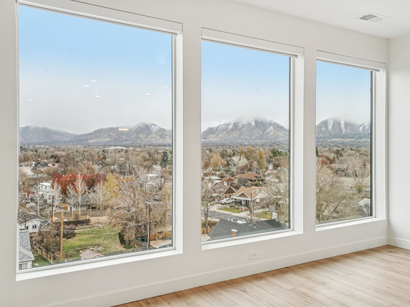 Large Windowed Room | The Vine