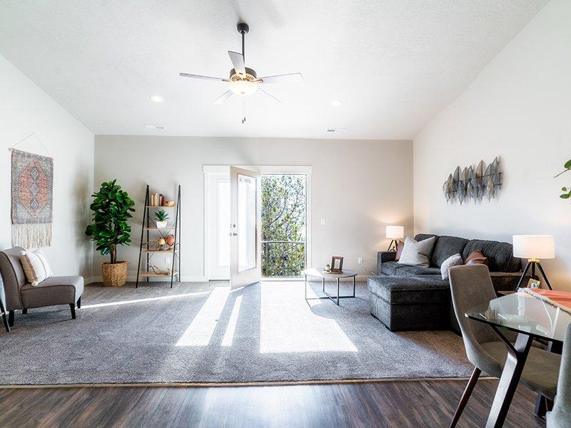 University Ridge Apartment Features