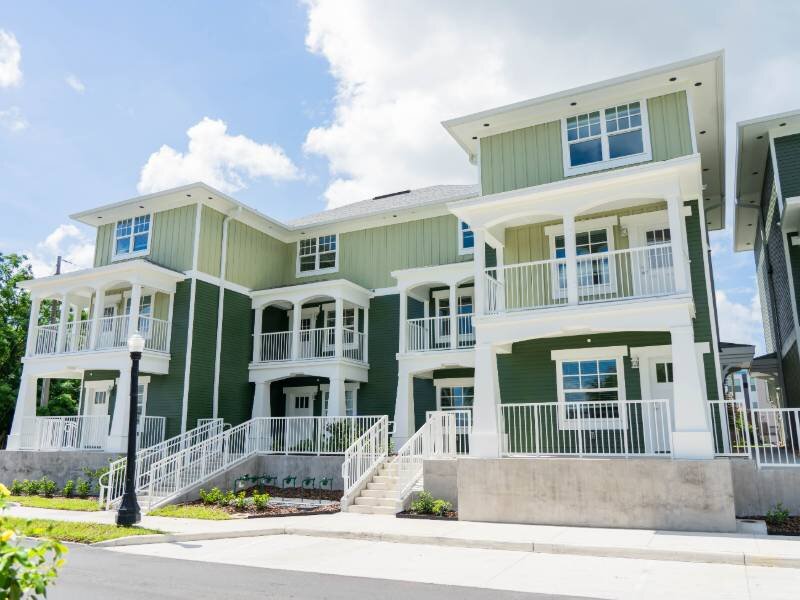 Building Exterior | Valencia at the Park