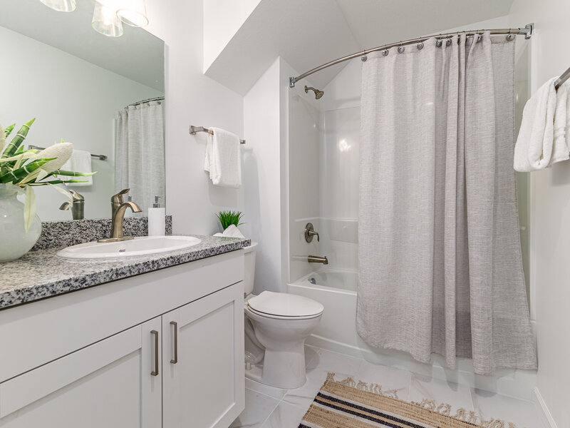 Bathroom | 1 Bedroom Apartment | Valencia at the Park