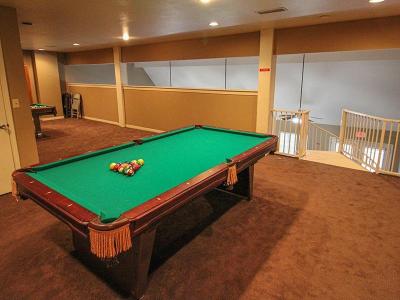 Billiards Table | Wellington Apartments