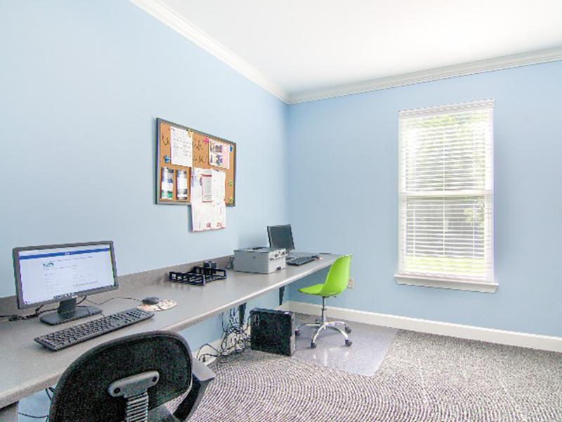Business Center | Woodside Apartments in Mobile, AL