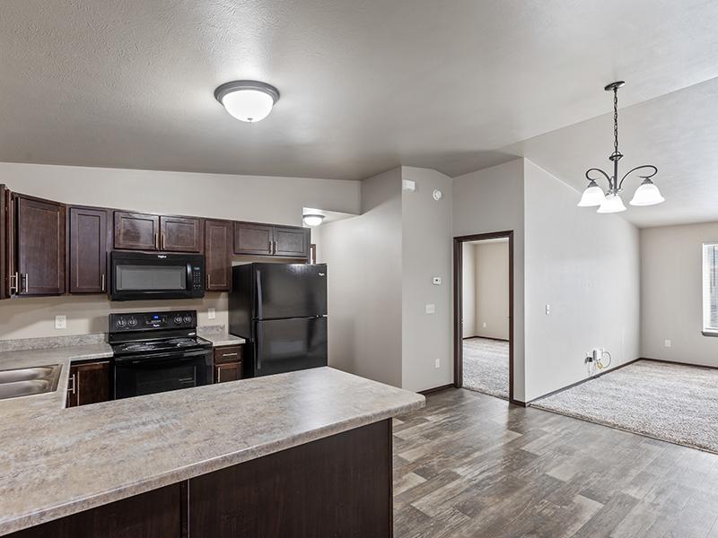 Fully Equipped Kitchen | West Pointe Commons Townhomes in Sioux Falls, SD