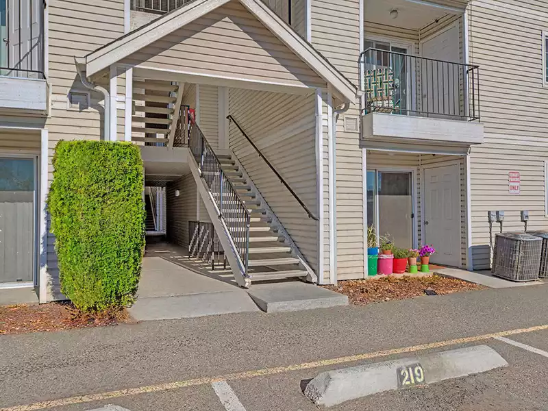 Apartment Balconies | Wescott Apartments in Sunnyside, WA